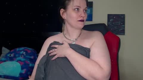 Snapshot of toxiclilly chatting on January 3, 12:30 pm Lilly Miss Mistress Goddess Maam Queen Boss online show from January 3, 12:30 pm