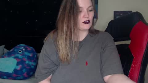 Snapshot of toxiclilly chatting on January 8, 12:15 pm Lilly Miss Mistress Goddess Maam Queen Boss online show from January 8, 12:15 pm