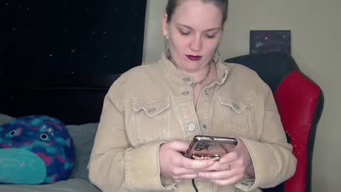 Snapshot of toxiclilly chatting on January 20, 9:03 am Lilly Miss Mistress Goddess Maam Queen Boss online show from January 20, 9:03 am