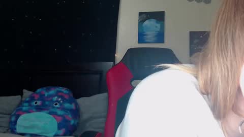 Snapshot of toxiclilly chatting on January 22, 8:18 am Lilly Miss Mistress Goddess Maam Queen Boss online show from January 22, 8:18 am