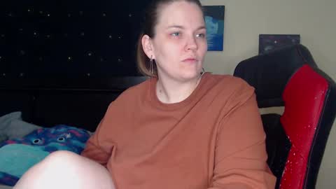 Snapshot of toxiclilly chatting on February 5, 9:04 am Lilly Miss Mistress Goddess Maam Queen Boss online show from February 5, 9:04 am