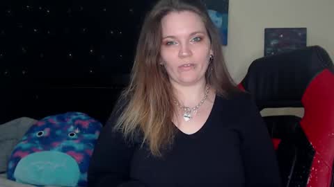 Snapshot of toxiclilly chatting on February 6, 6:18 am Lilly Miss Mistress Goddess Maam Queen Boss online show from February 6, 6:18 am