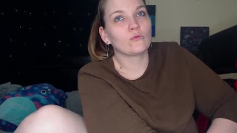 Snapshot of toxiclilly chatting on February 9, 11:25 am Lilly Miss Mistress Goddess Maam Queen Boss online show from February 9, 11:25 am