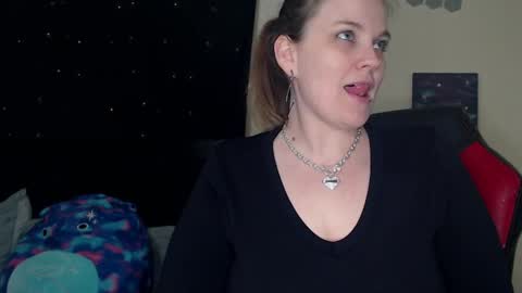 Snapshot of toxiclilly chatting on February 22, 1:35 pm Lilly Miss Mistress Goddess Maam Queen Boss online show from February 22, 1:35 pm