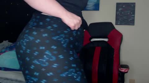 Snapshot of toxiclilly chatting on February 23, 11:00 am Lilly Miss Mistress Goddess Maam Queen Boss online show from February 23, 11:00 am