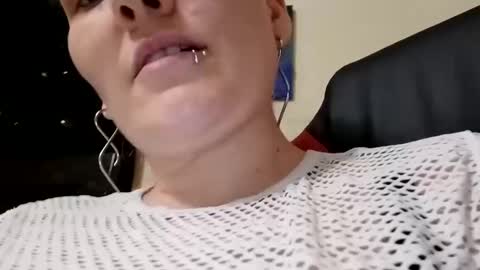 Snapshot of toxiclilly chatting on March 12, 8:41 am Lilly Miss Mistress Goddess Maam Queen Boss online show from March 12, 8:41 am