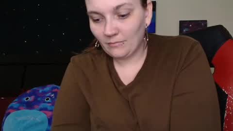 Snapshot of toxiclilly chatting on November 25, 7:41 am Lilly Miss Mistress Goddess Maam Queen Boss online show from November 25, 7:41 am