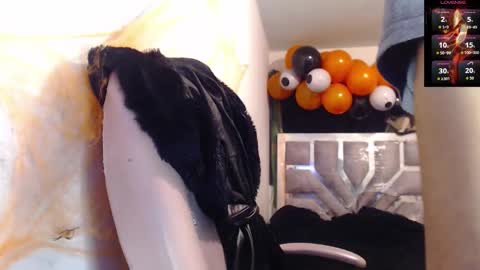 Snapshot of toxxxic_cams chatting on October 19, 6:36 am toxca69 online show from October 19, 6:36 am