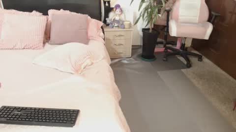 Traci online show from December 22, 3:33 pm