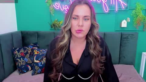 Tracy online show from November 9, 1:37 am