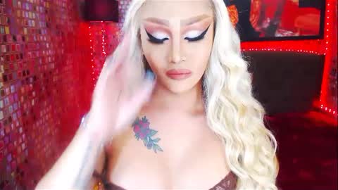 KYLIE BELLA  TS online show from March 9, 3:05 pm