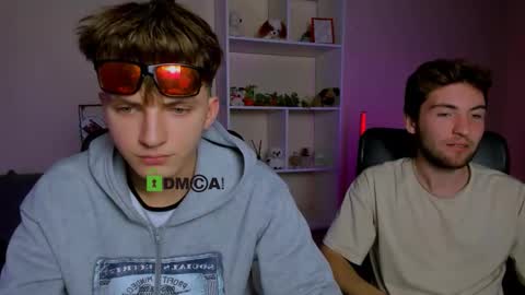 Travis online show from October 4, 7:01 pm