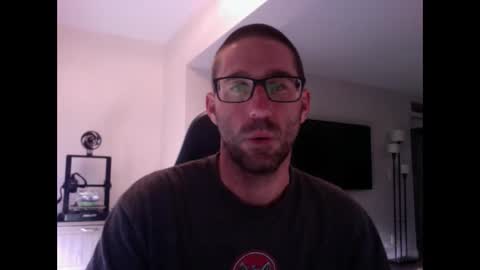 TravisKenn online show from March 6, 1:03 pm