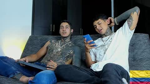 TRAV - INDEPENDENT MODEL online show from December 30, 2:09 am