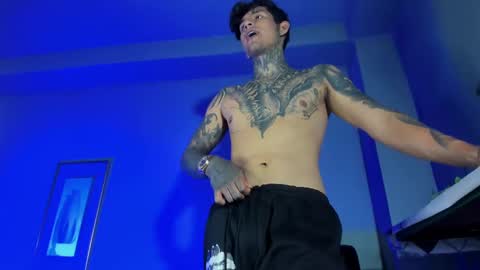 TRAV - INDEPENDENT MODEL online show from October 10, 2:32 am