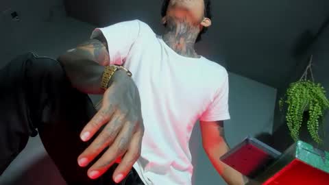 TRAV - INDEPENDENT MODEL online show from October 23, 1:49 am