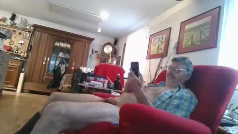 trebgeis1 online show from September 12, 6:46 am