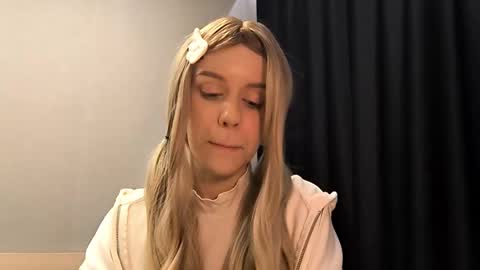 Snapshot of tressamarshbanks chatting on October 10, 7:24 pm Alice online show from October 10, 7:24 pm