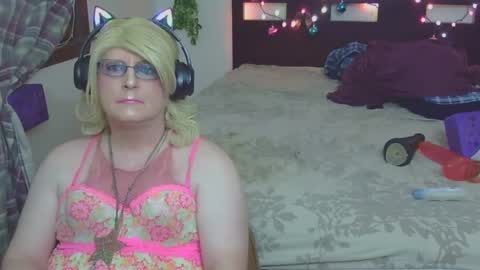 Trina Tushy Deluxe online show from September 23, 5:10 am