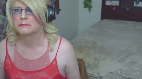 Trina Tushy Deluxe online show from September 28, 3:01 am