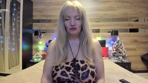 Snapshot of truefoxyyy chatting on January 29, 3:37 pm Fox online show from January 29, 3:37 pm