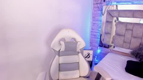   online show from December 3, 12:16 pm