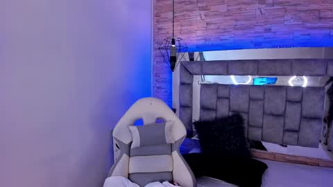   online show from December 11, 11:51 am