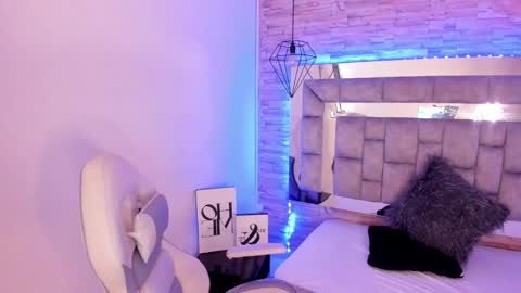   online show from December 12, 11:40 am