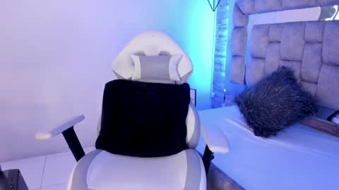   online show from January 13, 3:04 pm