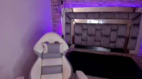   online show from January 29, 7:53 pm