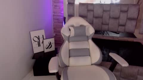   online show from February 10, 3:32 pm