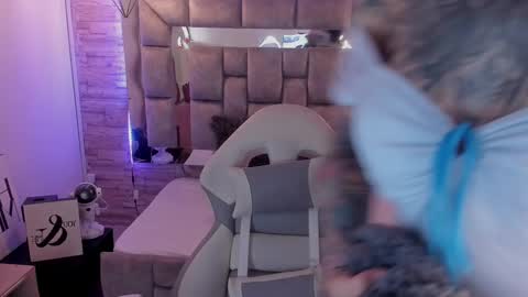   online show from March 6, 3:13 pm