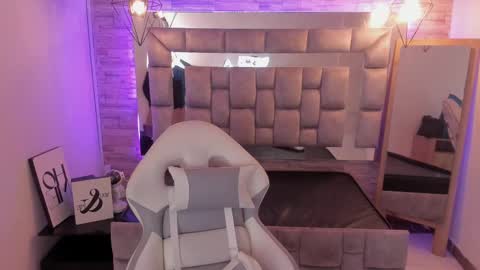   online show from March 8, 3:02 pm