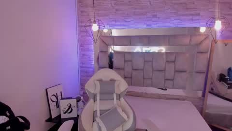   online show from March 10, 12:04 pm