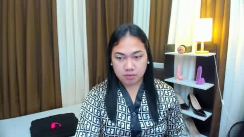 Karen Oquio online show from October 17, 4:20 pm