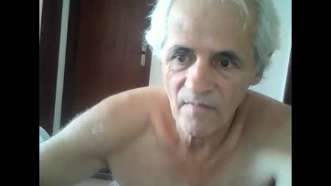 Snapshot of tuamigo8a chatting on February 17, 3:42 pm Siveomeves online show from February 17, 3:42 pm