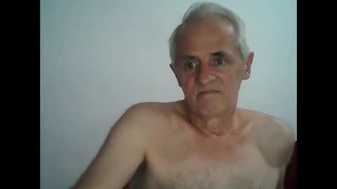 Snapshot of tuamigo8a chatting on December 13, 10:04 pm Siveomeves online show from December 13, 10:04 pm