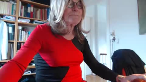 FINN but call me NANNA online show from November 5, 8:58 am