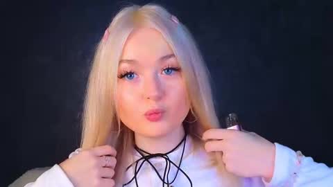 twinklefluff online show from March 11, 4:43 am