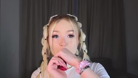 twinklefluff online show from November 26, 4:08 pm