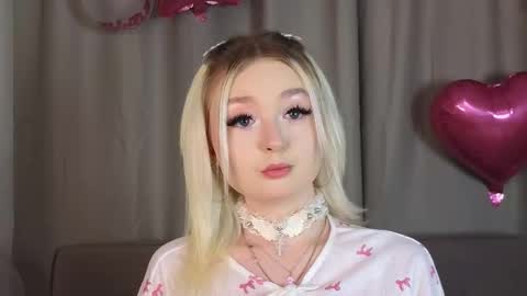 twinklefluff online show from December 3, 4:16 pm