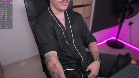 Snapshot of twinkpartyuncut chatting on December 16, 1:31 am MASTER GERRY online show from December 16, 1:31 am