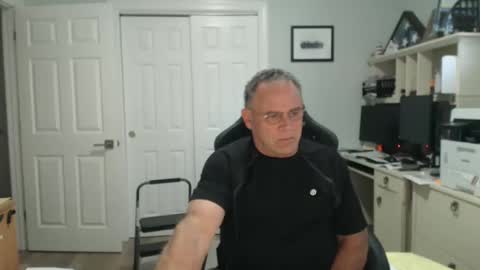 Twopeopleinlove online show from October 12, 12:48 pm