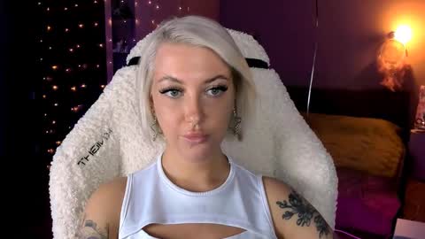 Miley online show from December 6, 2:28 pm