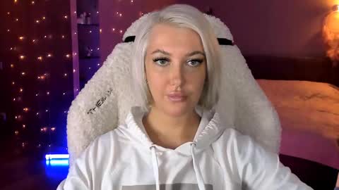 Miley online show from January 29, 2:21 pm