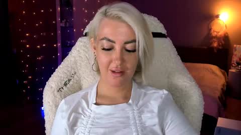 Miley online show from February 8, 3:53 pm