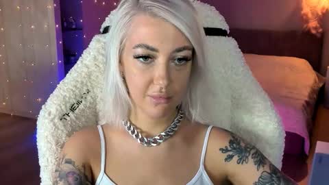 Miley online show from November 1, 11:12 am