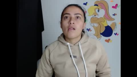 tyrahot_ online show from December 1, 9:58 am