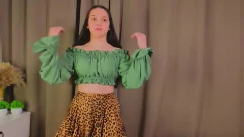 Snapshot of tyrasyversen chatting on November 26, 11:00 am Emily online show from November 26, 11:00 am