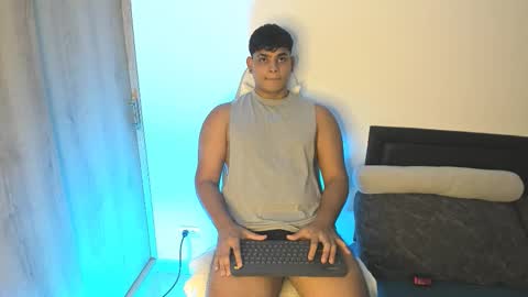 tyson_smithx online show from November 18, 9:30 pm